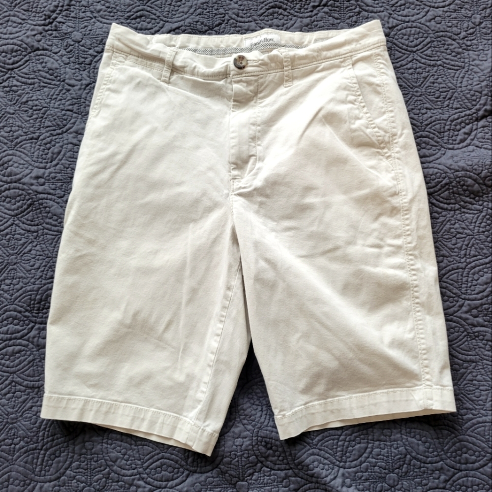 Goodfellow men's off-white waist size 28" inseam 10.5" Linden shorts